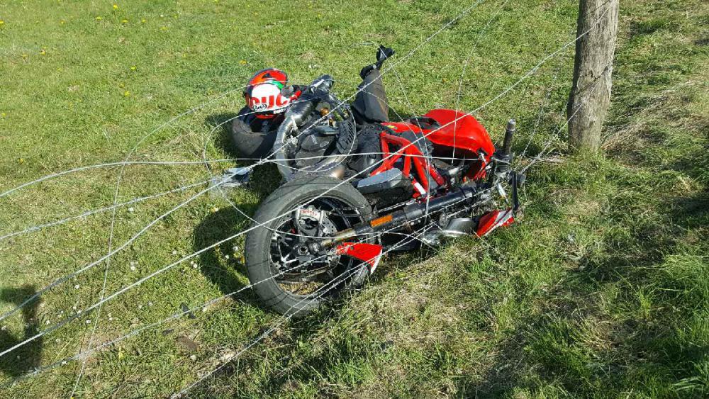 Motorradfahrer gestürzt und schwer verletzt