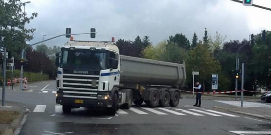 LKW fährt Fußgängerin tot