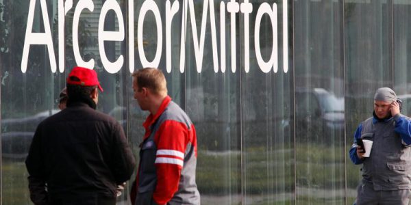 ArcelorMittal schlägt härteren Kurs ein