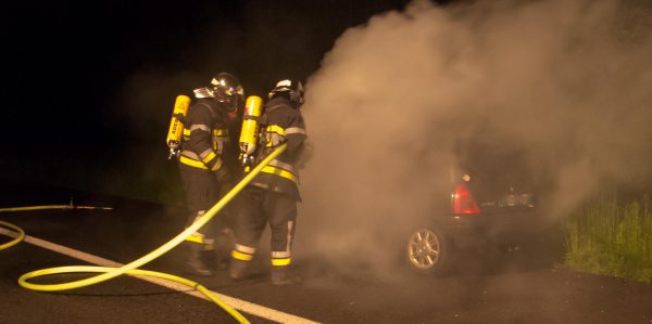 Auto brennt – ein Leichtverletzter