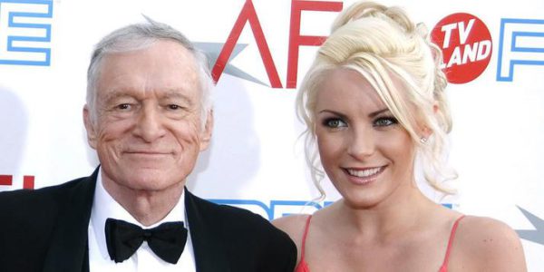 Hugh Hefner verschickt Hochzeitseinladungen