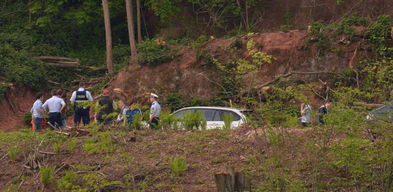 Opfer stürzte vermutlich vom Felsen hinab