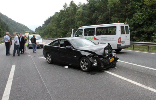 Deutschland: Kleinbus gegen Luxemburger Auto